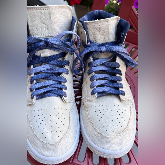 Nike Air Jordan 1 Mid SE Women’s DM9126-104 Sand Drift; Excellent Condition - Picture 10 of 10